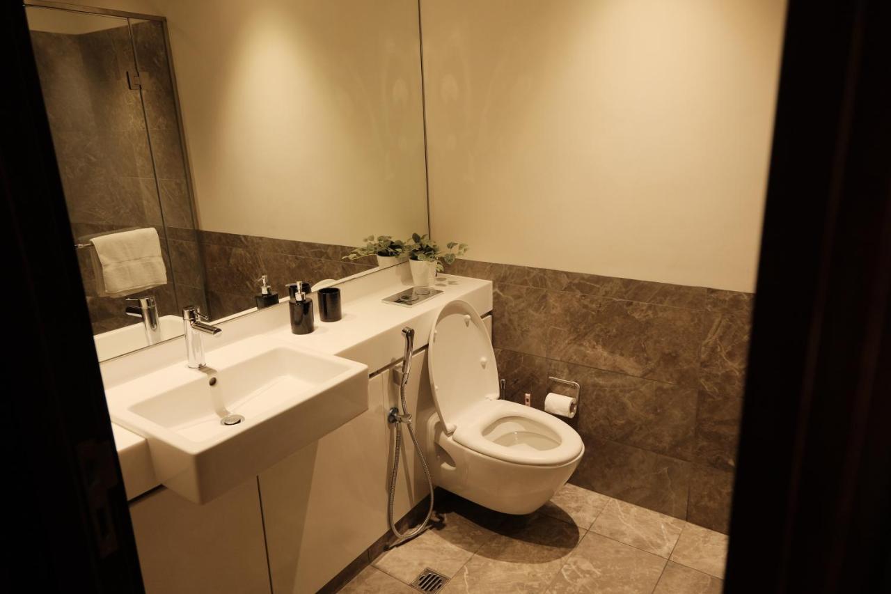 Brand New Water Front Luxury Cinnamon Suites Apartment In Heart Of Colombo City Exterior foto